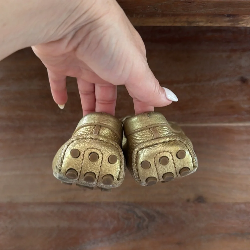 TORY BURCH | GOLD LEATHER LOAFERS | size 6.5